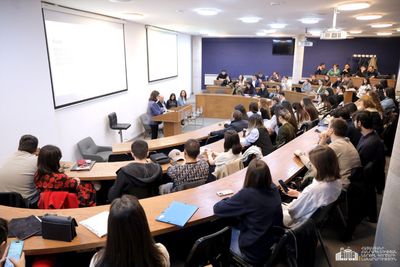 ՆԳ նախարարի տեղակալը և «Հայփաս» ընկերության ղեկավարը հանդիպել են Ֆրանսիական համալսարանի ուսանողների հետ